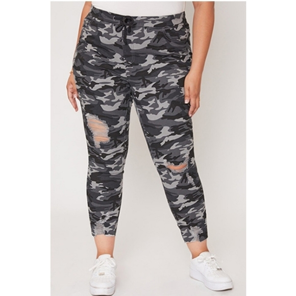 Camo High Rise Ankle Jogger - Picture 5 of 9